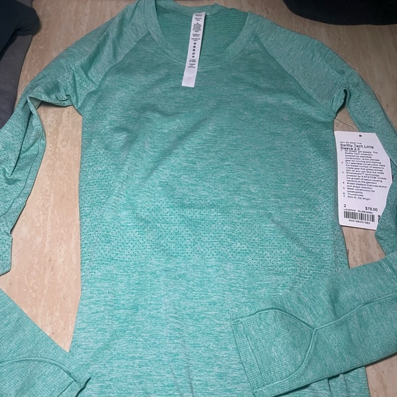 lululemon athletica Tops - Lululemon Swiftly Tech Long Sleeve Size 2 (SOLD OUT COLOR) New With Tags